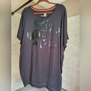 Black tone-on-tone dolman sleeve t-shirt